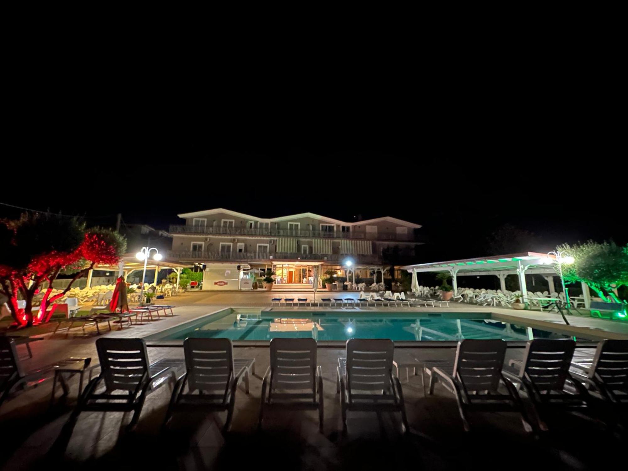 Hotel Ristorante Paradiso Albanella المظهر الخارجي الصورة