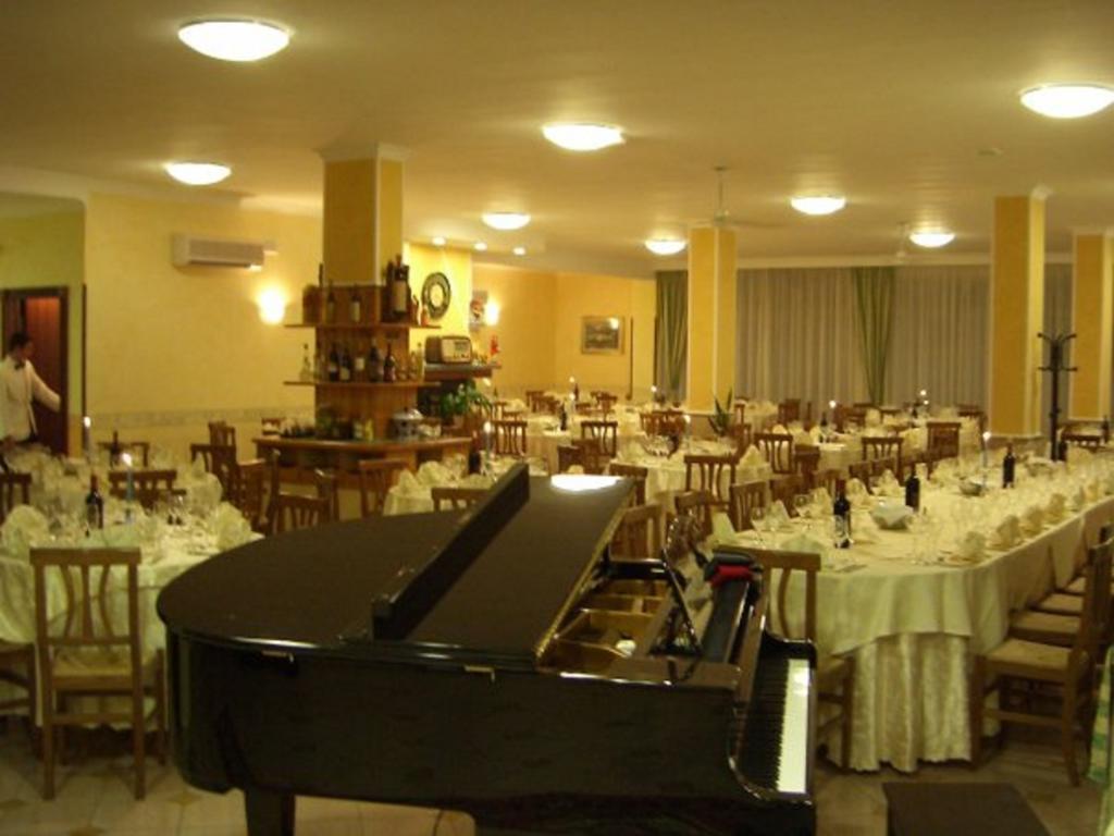 Hotel Ristorante Paradiso Albanella المظهر الخارجي الصورة