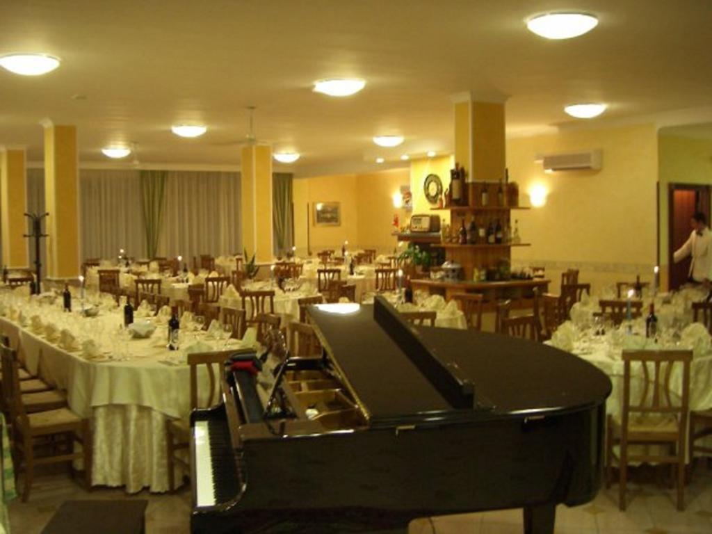Hotel Ristorante Paradiso Albanella المظهر الخارجي الصورة